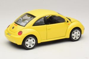 Volkswagen New Beetle A4 Yellow Bburago 1:18 3302 Diecast - image 3 of 8