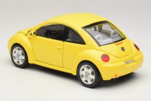 Volkswagen New Beetle A4 Yellow Bburago 1:18 3302 Diecast - image 7 of 8