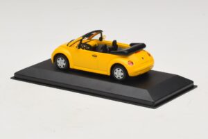 Volkswagen New Beetle Cabriolet Yellow Minichamps 1:43 BEETLE002 Diecast - image 3 of 5