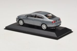 Volkswagen Passat B6 Grey Metallic Minichamps 1:43 PASSAT006 Diecast - image 3 of 5