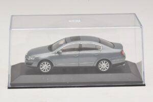 Volkswagen Passat B6 Grey Metallic Minichamps 1:43 PASSAT006 Diecast - image 4 of 5