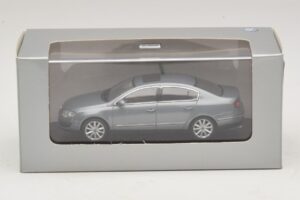 Volkswagen Passat B6 Grey Metallic Minichamps 1:43 PASSAT006 Diecast - image 5 of 5