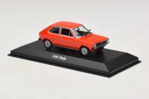 Volkswagen Polo Mk1 Red Maxichamps 1:43 940050500 Diecast - image 3 of 5