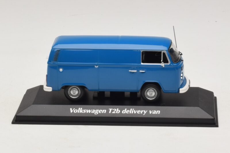 Volkswagen T2b Delivery Van Blue Maxichamps 1:43 Volkswagen T2b Delivery Van Blue Maxichamps 1:43 940053061 Diecast
