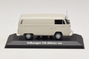 Volkswagen T2b Delivery Van Grey Maxichamps 1:43 Volkswagen T2b Delivery Van Grey Maxichamps 1:43 940053060 Diecast