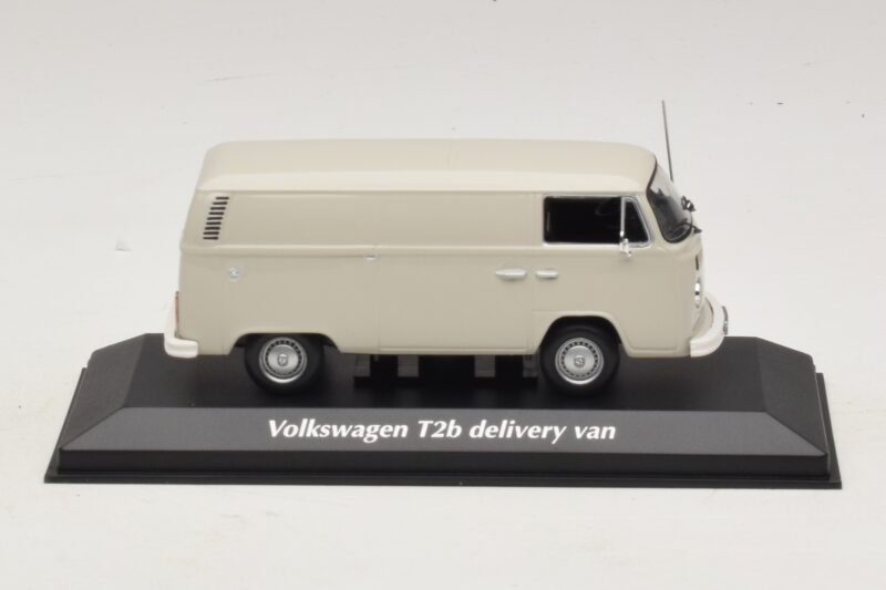 Volkswagen T2b Delivery Van Grey Maxichamps 1:43 Volkswagen T2b Delivery Van Grey Maxichamps 1:43 940053060 Diecast
