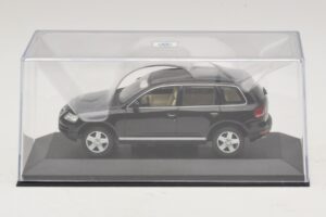 Volkswagen Touareg 7L Black Minichamps 1:43 TOUAREG002 Diecast - image 4 of 5