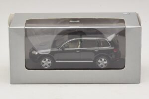 Volkswagen Touareg 7L Black Minichamps 1:43 TOUAREG002 Diecast - image 5 of 5