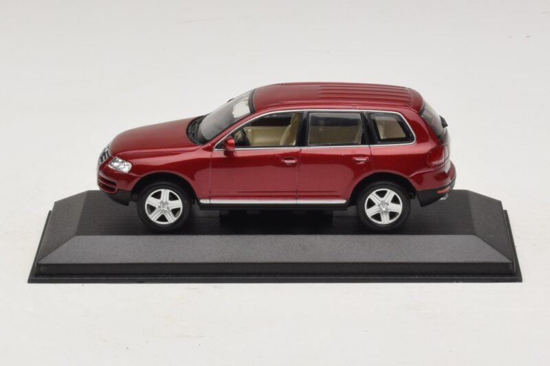 Volkswagen Touareg 7L Red Minichamps 1:43 TOUAREG003 Diecast