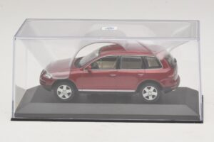 Volkswagen Touareg 7L Red Minichamps 1:43 TOUAREG003 Diecast - image 4 of 5