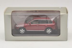 Volkswagen Touareg 7L Red Minichamps 1:43 TOUAREG003 Diecast - image 5 of 5
