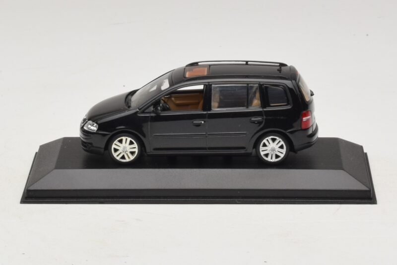 Volkswagen Touran 1T Black Minichamps 1:43 Volkswagen Touran 1T Black Minichamps 1:43 TOURAN005 Diecast