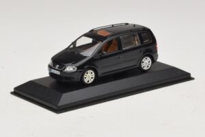 Volkswagen Touran 1T Black Minichamps 1:43 TOURAN005 Diecast - image 2 of 5