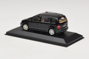 Volkswagen Touran 1T Black Minichamps 1:43 TOURAN005 Diecast - image 3 of 5
