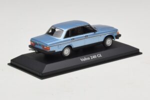 Volvo 240 GL Blue Metallic Maxichamps 1:43 940171400 Diecast - image 2 of 5