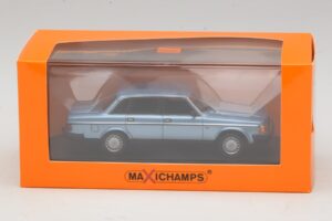 Volvo 240 GL Blue Metallic Maxichamps 1:43 940171400 Diecast - image 5 of 5