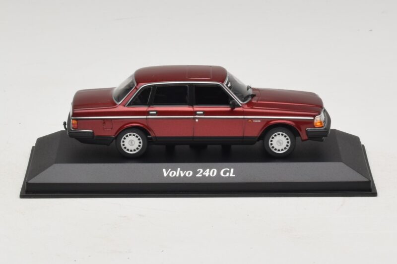 Volvo 240 GL Dark Red Metallic Maxichamps 1:43 Volvo 240 GL Dark Red Metallic Maxichamps 1:43 940171401 Diecast