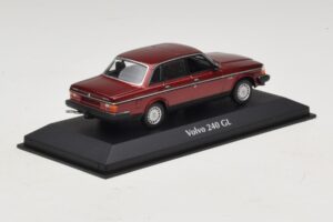 Volvo 240 GL Dark Red Metallic Maxichamps 1:43 940171401 Diecast - image 2 of 5