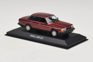 Volvo 240 GL Dark Red Metallic Maxichamps 1:43 940171401 Diecast - image 3 of 5