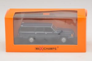 Volvo 240 GL Estate Dark Blue Maxichamps 1:43 940171412 Diecast - image 5 of 5
