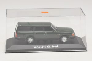Volvo 240 GL Estate Dark Green Maxichamps 1:43 940171411 Diecast - image 4 of 5