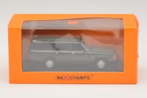 Volvo 240 GL Estate Dark Green Maxichamps 1:43 940171411 Diecast - image 5 of 5
