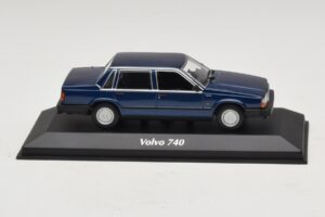 Volvo 740 Dark Blue Metallic Maxichamps 1:43 940171701 Diecast