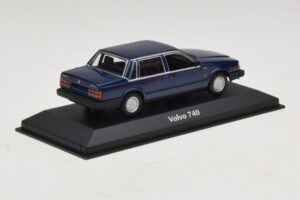 Volvo 740 Dark Blue Metallic Maxichamps 1:43 940171701 Diecast - image 2 of 5