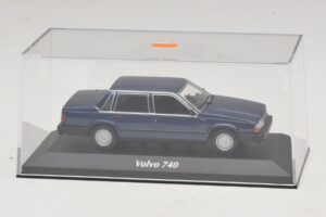 Volvo 740 Dark Blue Metallic Maxichamps 1:43 940171701 Diecast - image 4 of 5