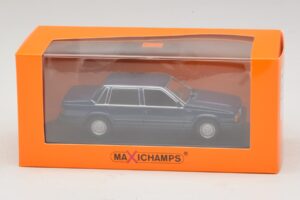 Volvo 740 Dark Blue Metallic Maxichamps 1:43 940171701 Diecast - image 5 of 5