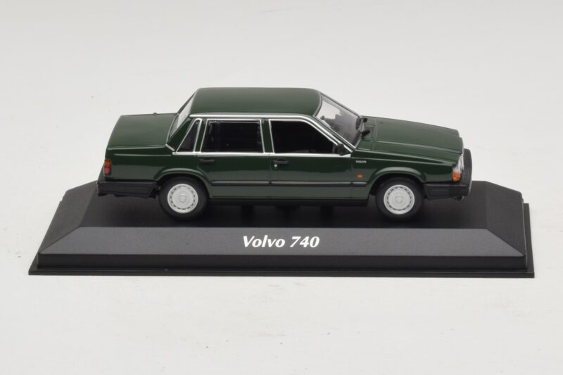 Volvo 740 Dark Green Maxichamps 1:43 Volvo 740 Dark Green Maxichamps 1:43 940171700 Diecast