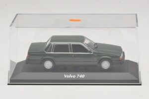 Volvo 740 Dark Green Maxichamps 1:43 940171700 Diecast - image 4 of 5